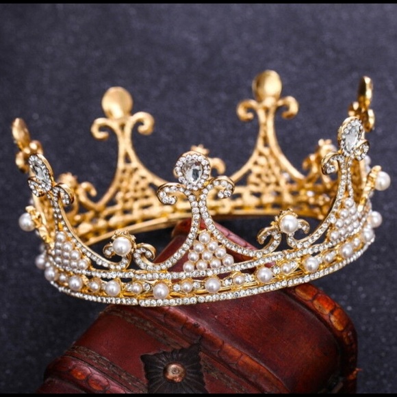 👑 Parisian Fleur de Lis Crystal & Pearl Crown - Picture 7 of 14